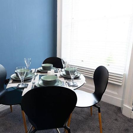 Lavish 2Bed Apartment In The Heart Of בירקנהד מראה חיצוני תמונה