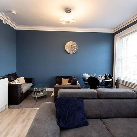 Lavish 2Bed Apartment In The Heart Of בירקנהד מראה חיצוני תמונה