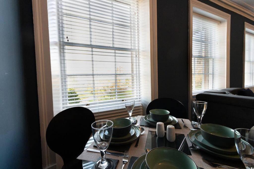 Lavish 2Bed Apartment In The Heart Of בירקנהד מראה חיצוני תמונה