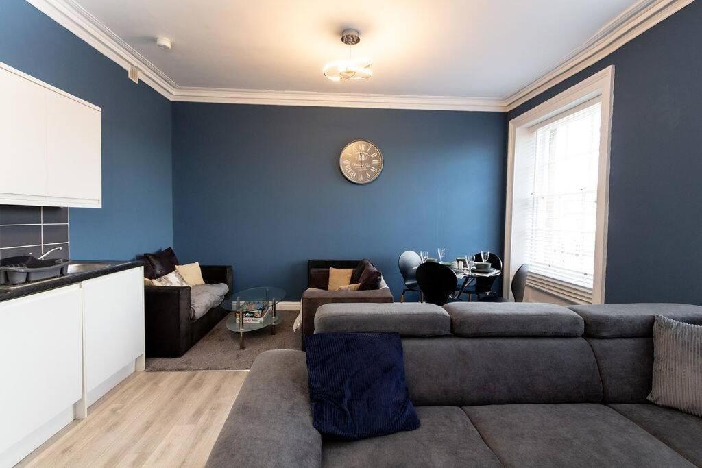 Lavish 2Bed Apartment In The Heart Of בירקנהד מראה חיצוני תמונה